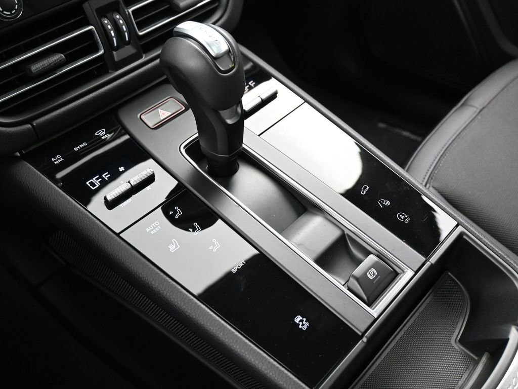 Certified 2025 Porsche Macan image 21