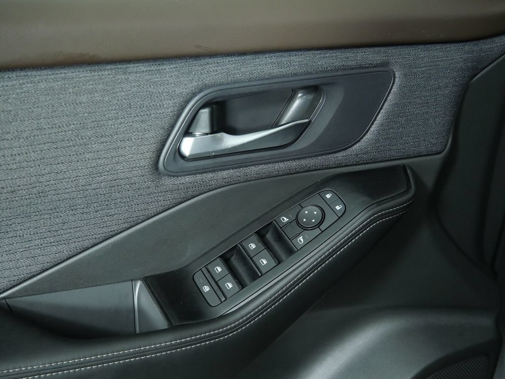 Used 2023 Nissan Rogue SV AWD/4WD image 21