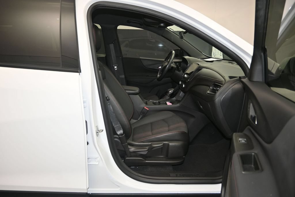 Certified 2022 Chevrolet Equinox RS w/ Infotainment Package FWD image 27