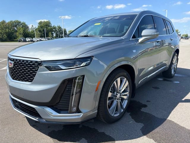 Used 2023 Cadillac XT6 Premium Luxury w/ Technology Package FWD image 2