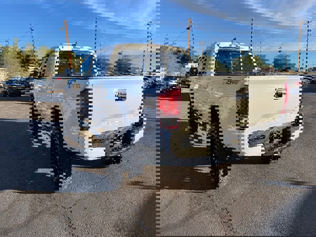 Used 2016 Toyota Tacoma TRD Sport image 7