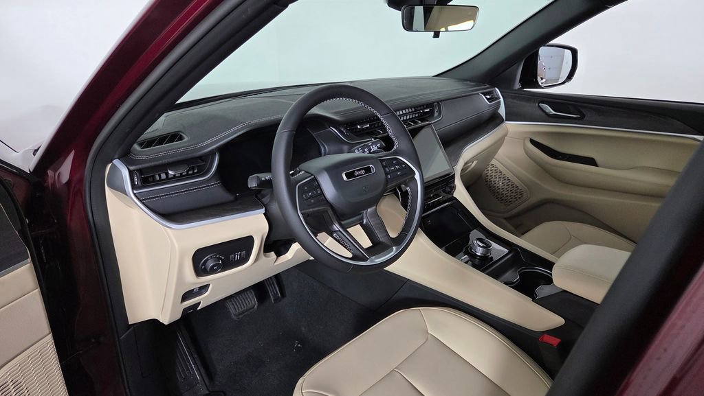 New 2025 Jeep Grand Cherokee Limited image 14