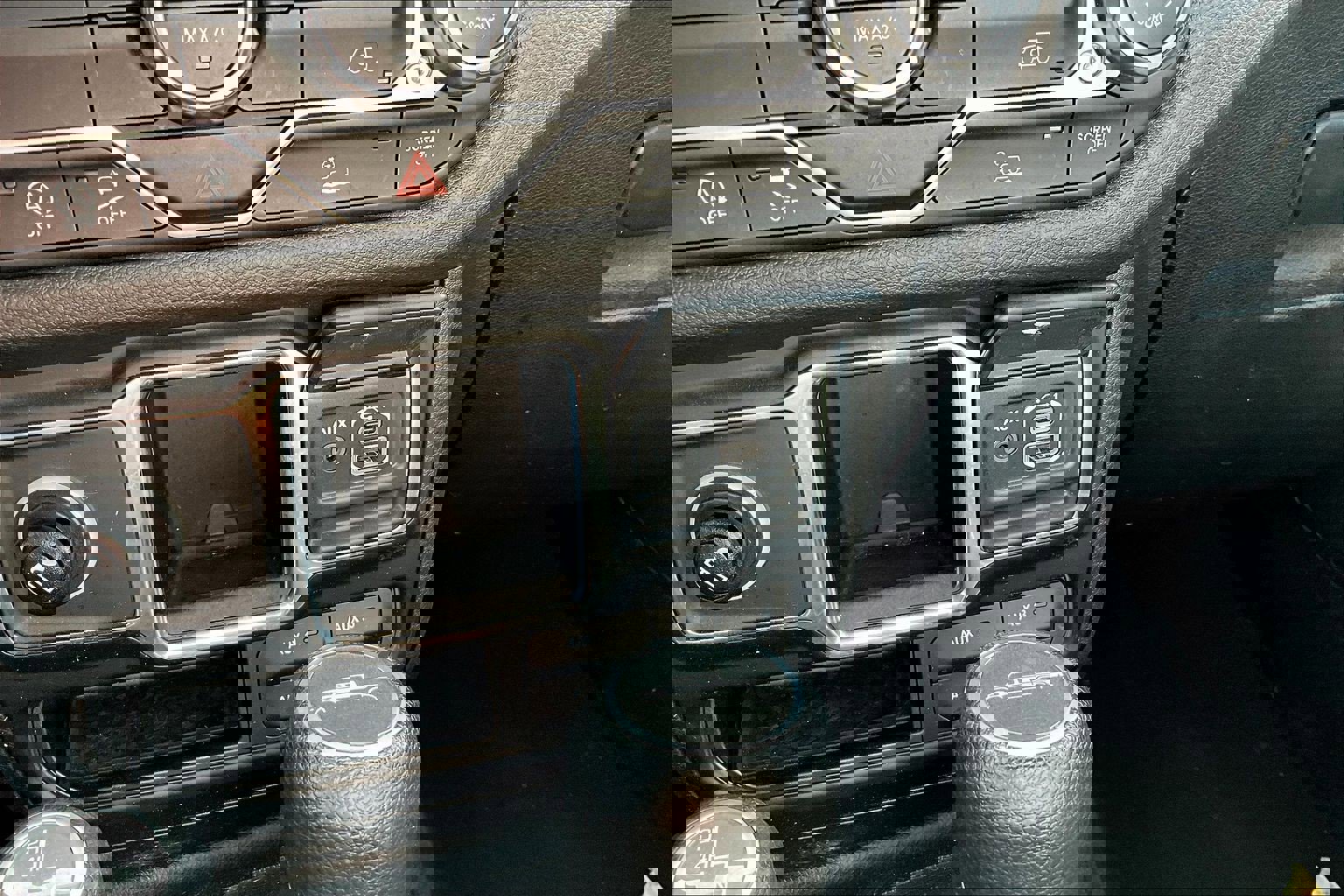 Used 2024 Jeep Gladiator Sport AWD/4WD image 16