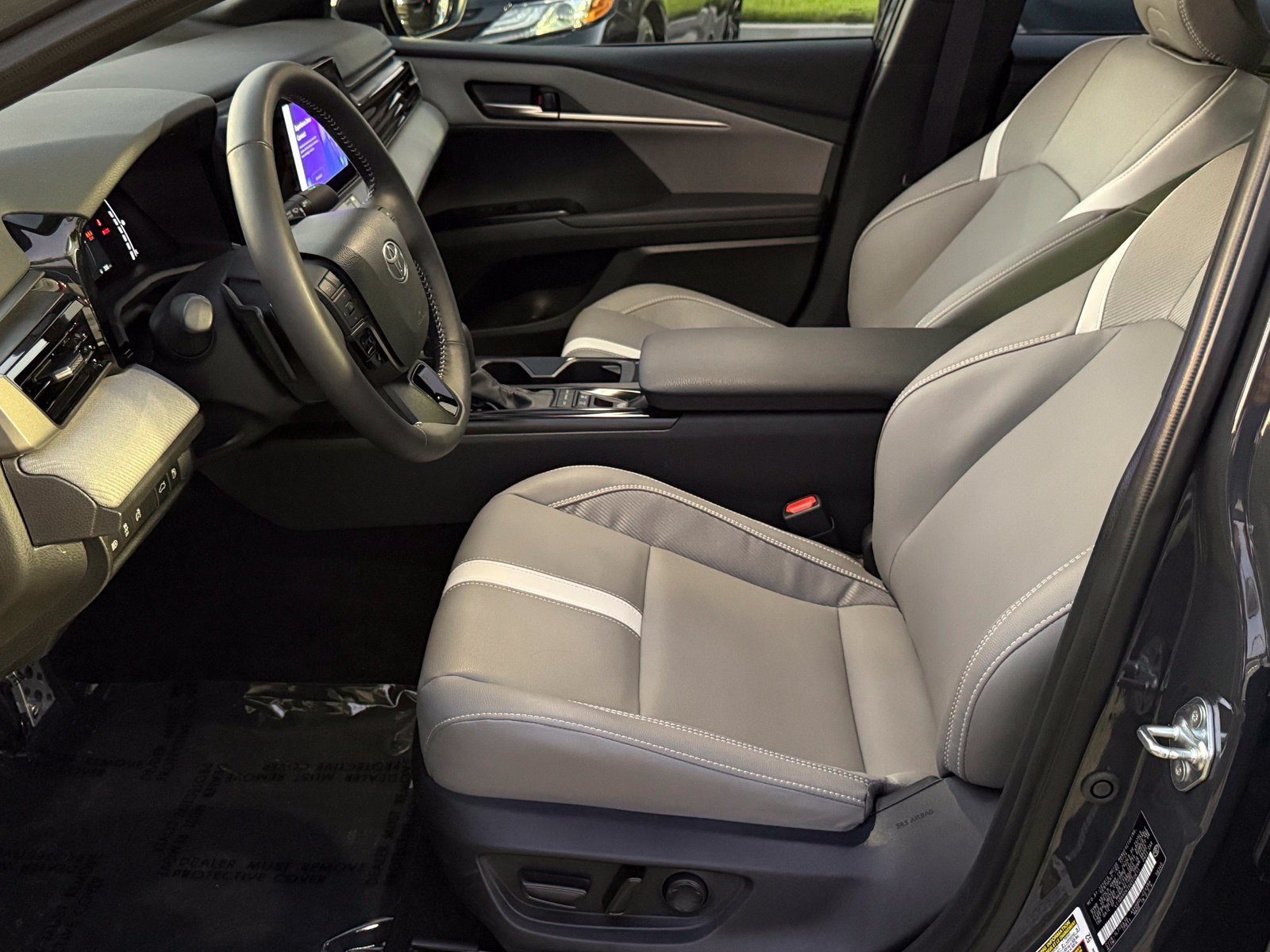 Used 2025 Toyota Camry SE w/ Convenience Package FWD image 22