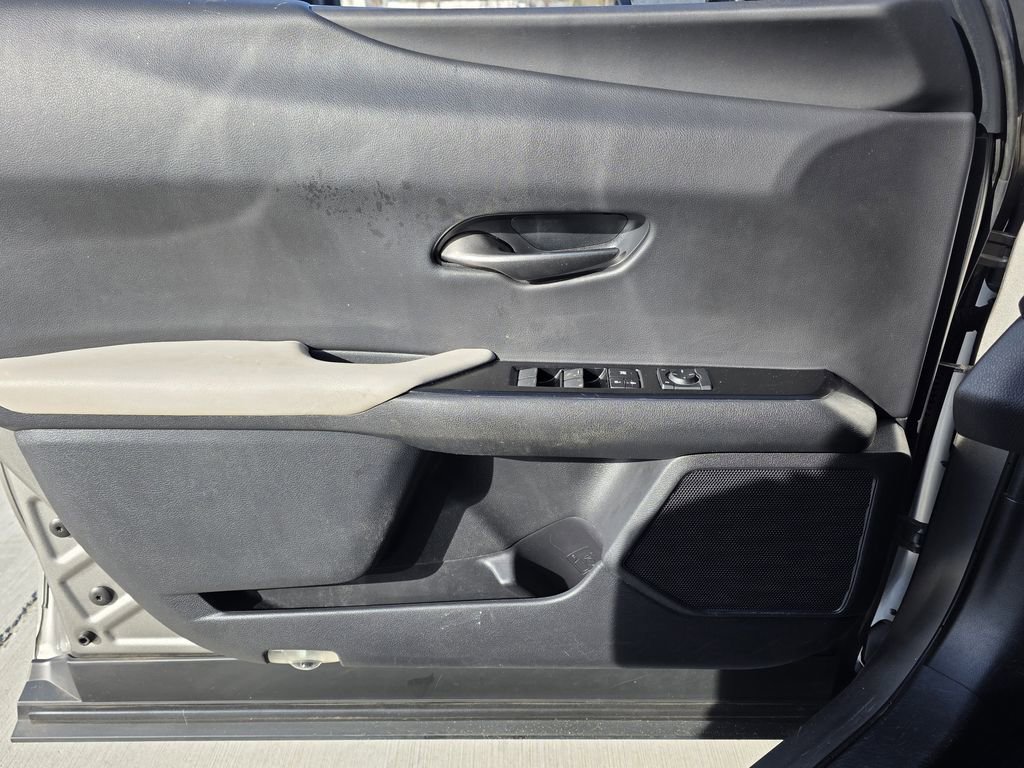 Used 2019 Lexus UX 200 w/ Premium Package image 19