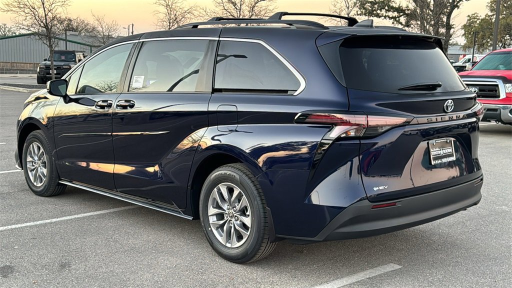 New 2026 Toyota Sienna LE image 6