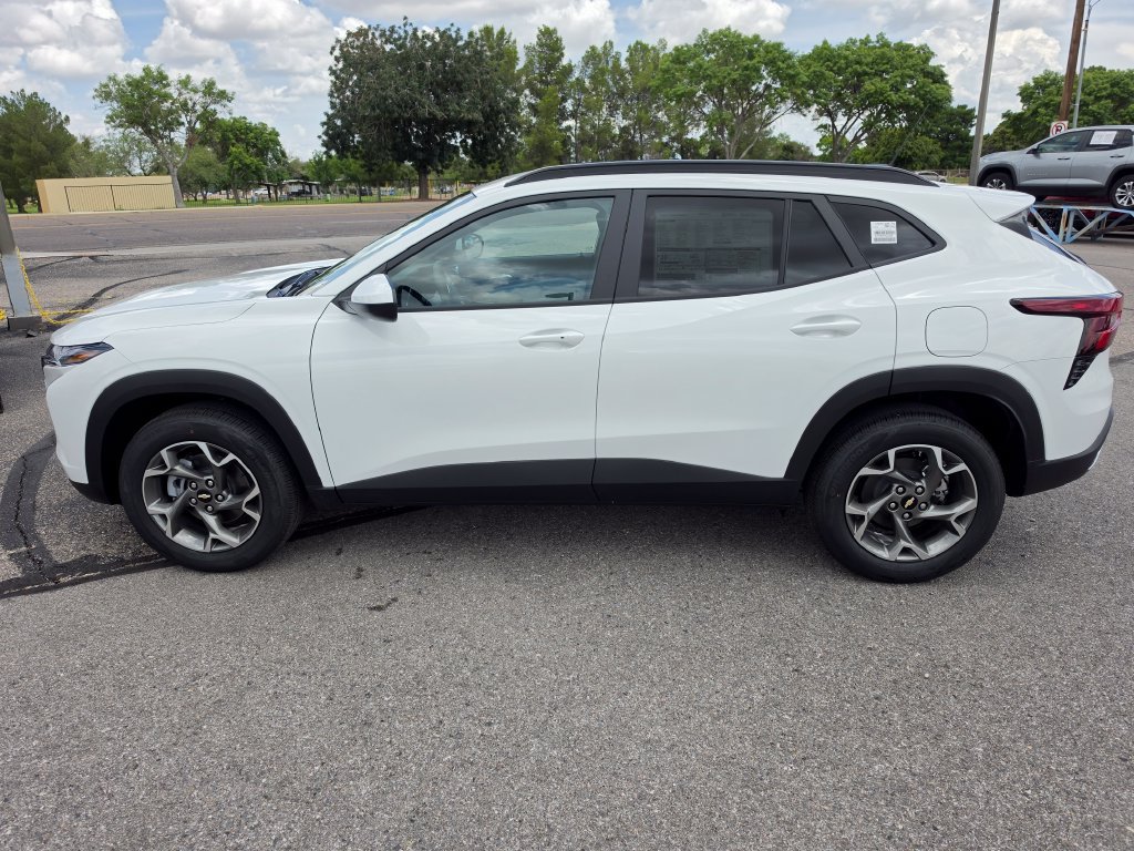 New 2026 Chevrolet Trax LT w/ Driver Confidence Package FWD image 2
