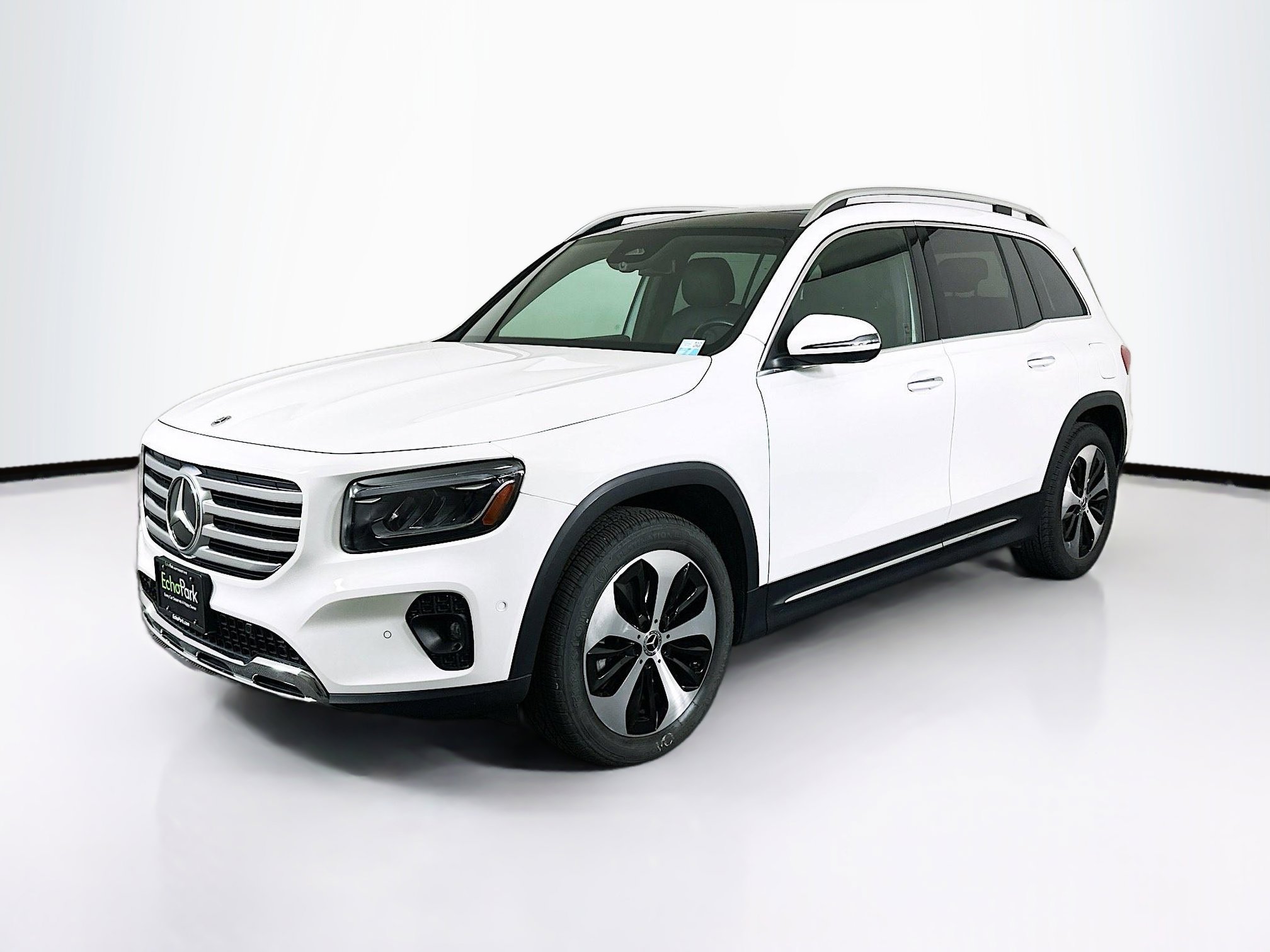 Used 2025 Mercedes-Benz GLB 250 4MATIC image 3