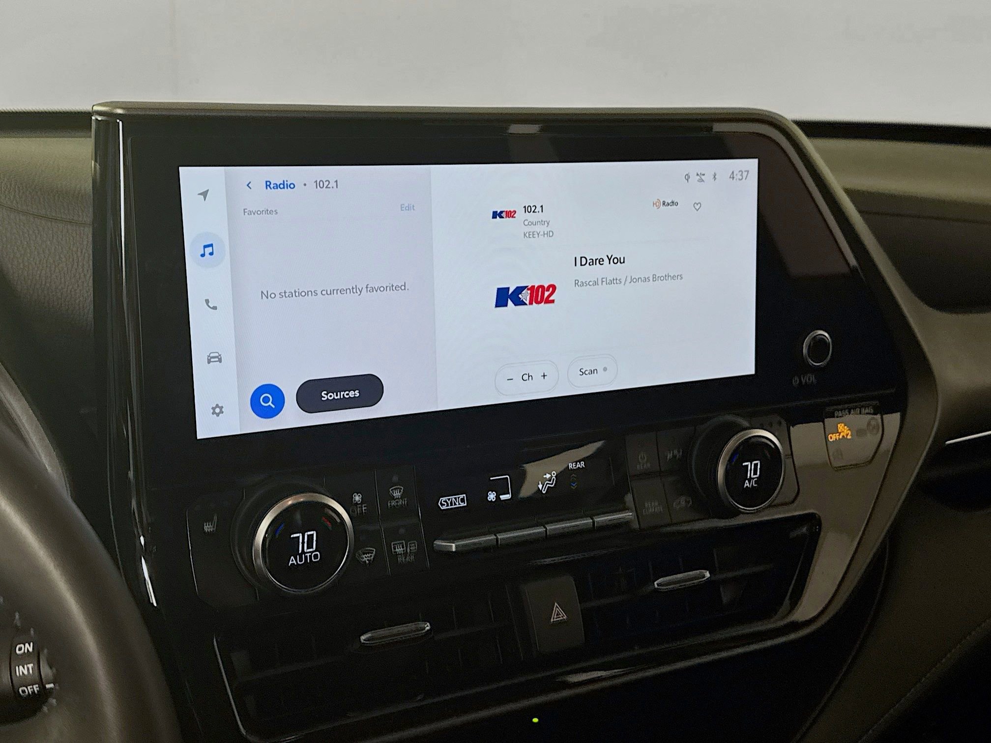 Certified 2025 Toyota Highlander XLE image 17