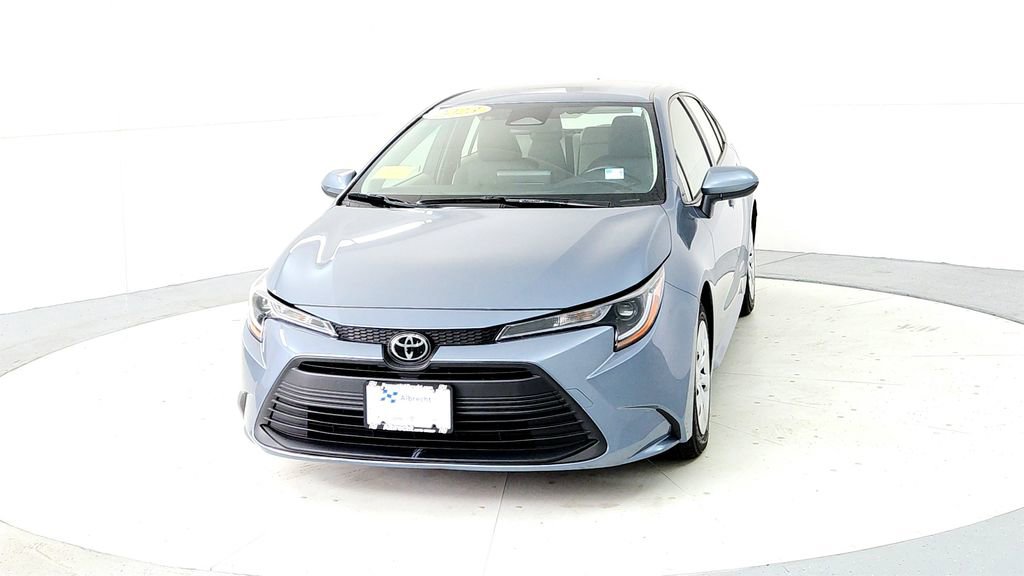 Used 2023 Toyota Corolla LE FWD image 2