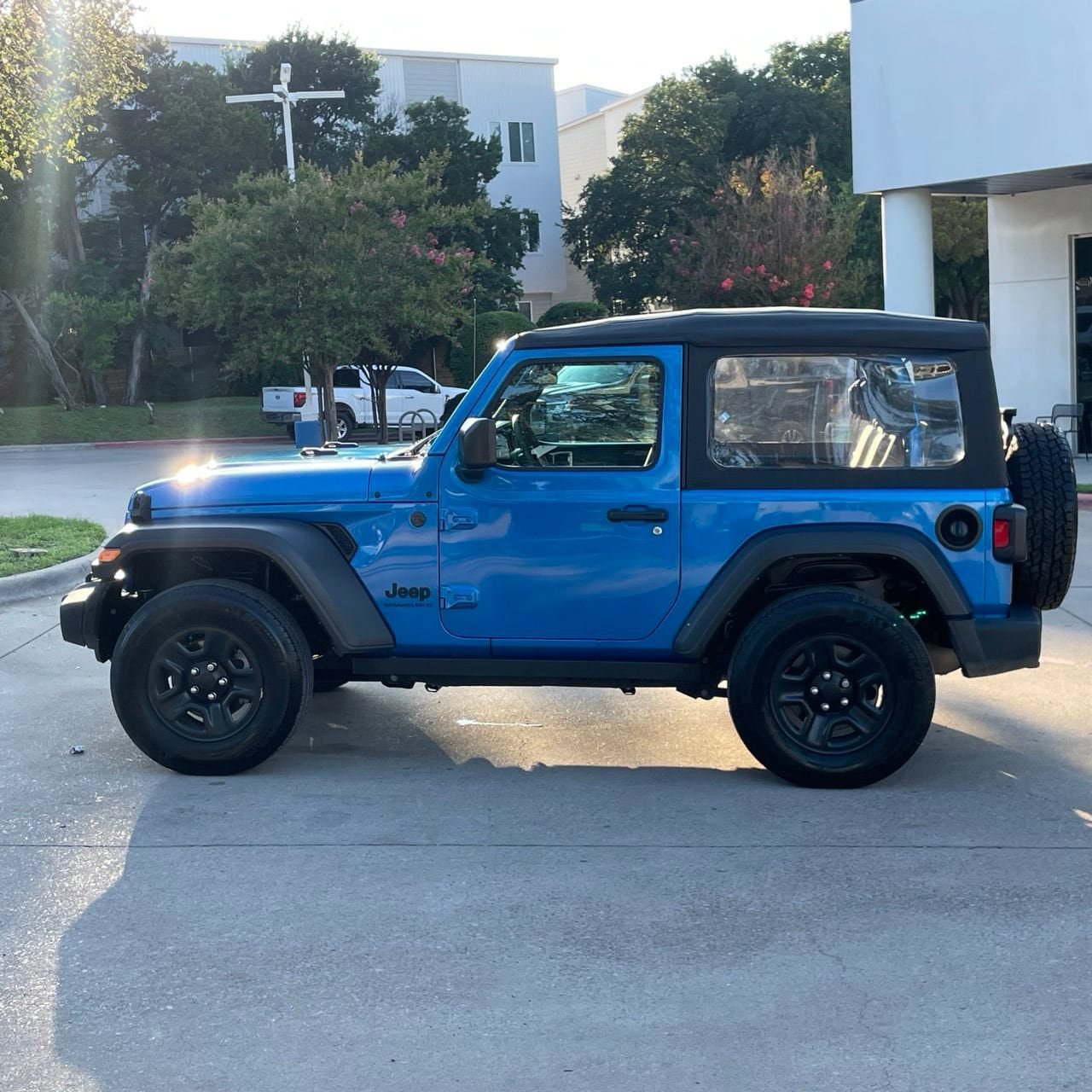 Used 2023 Jeep Wrangler Sport AWD/4WD image 3