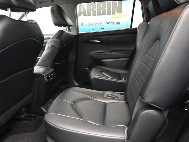 Used 2023 Toyota Highlander XLE image 11
