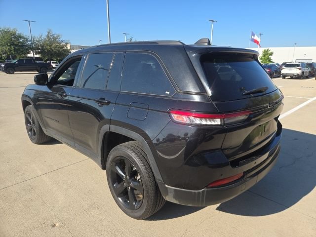 Used 2023 Jeep Grand Cherokee Altitude RWD image 4
