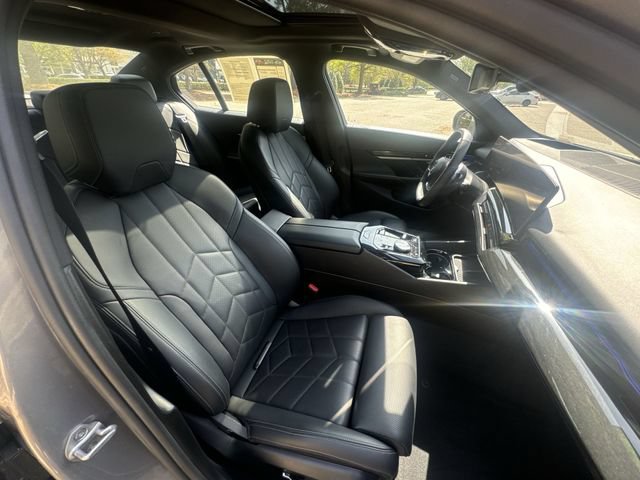 Used 2024 BMW 530i RWD image 27
