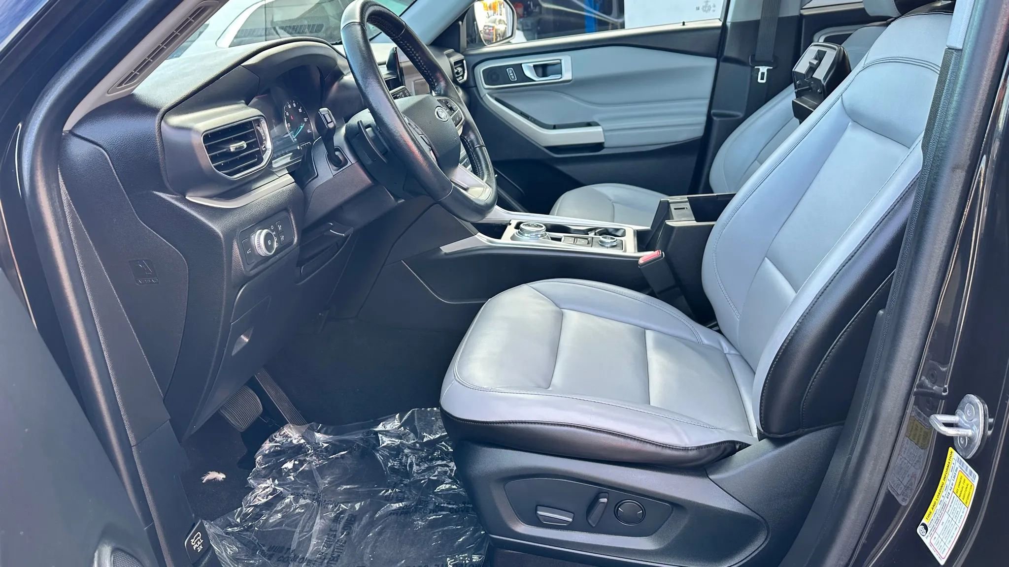 Used 2021 Ford Explorer XLT w/ Equipment Group 202A image 15