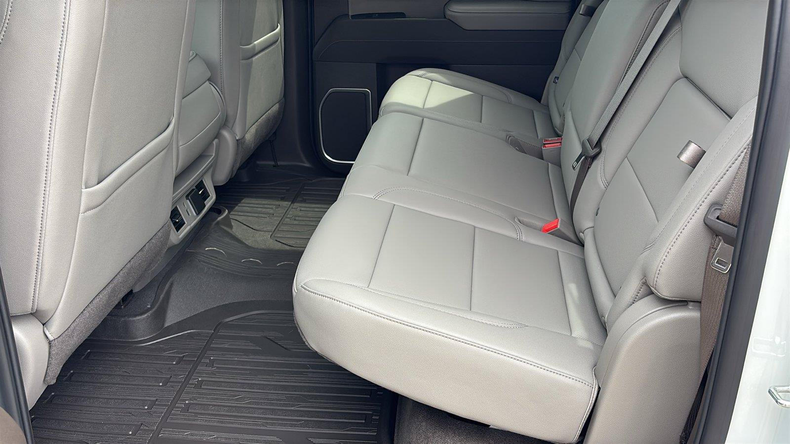 New 2026 GMC Sierra 1500 SLT RWD image 17