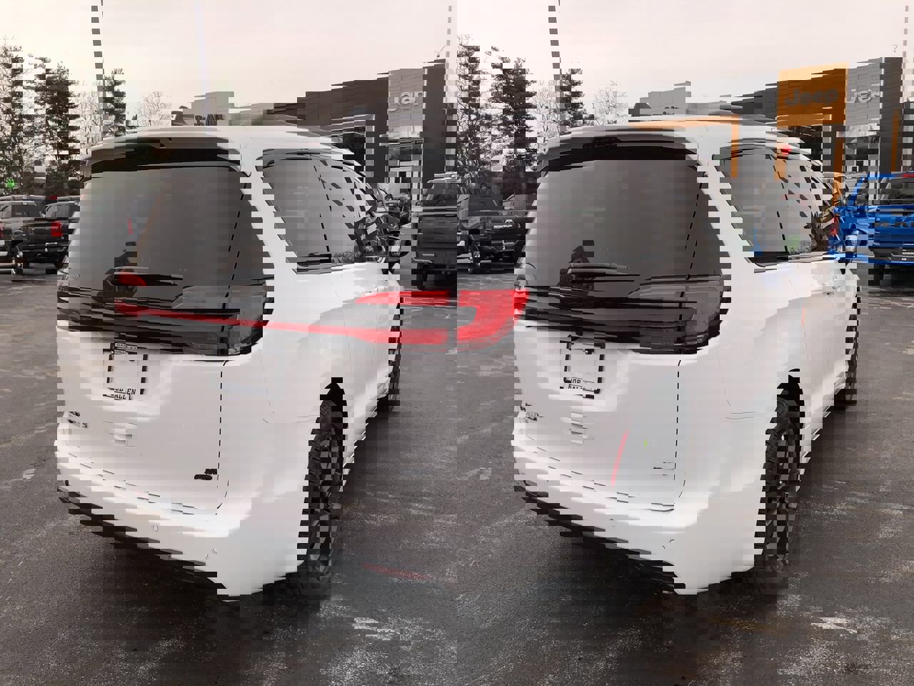 New 2026 Chrysler Pacifica Select image 13