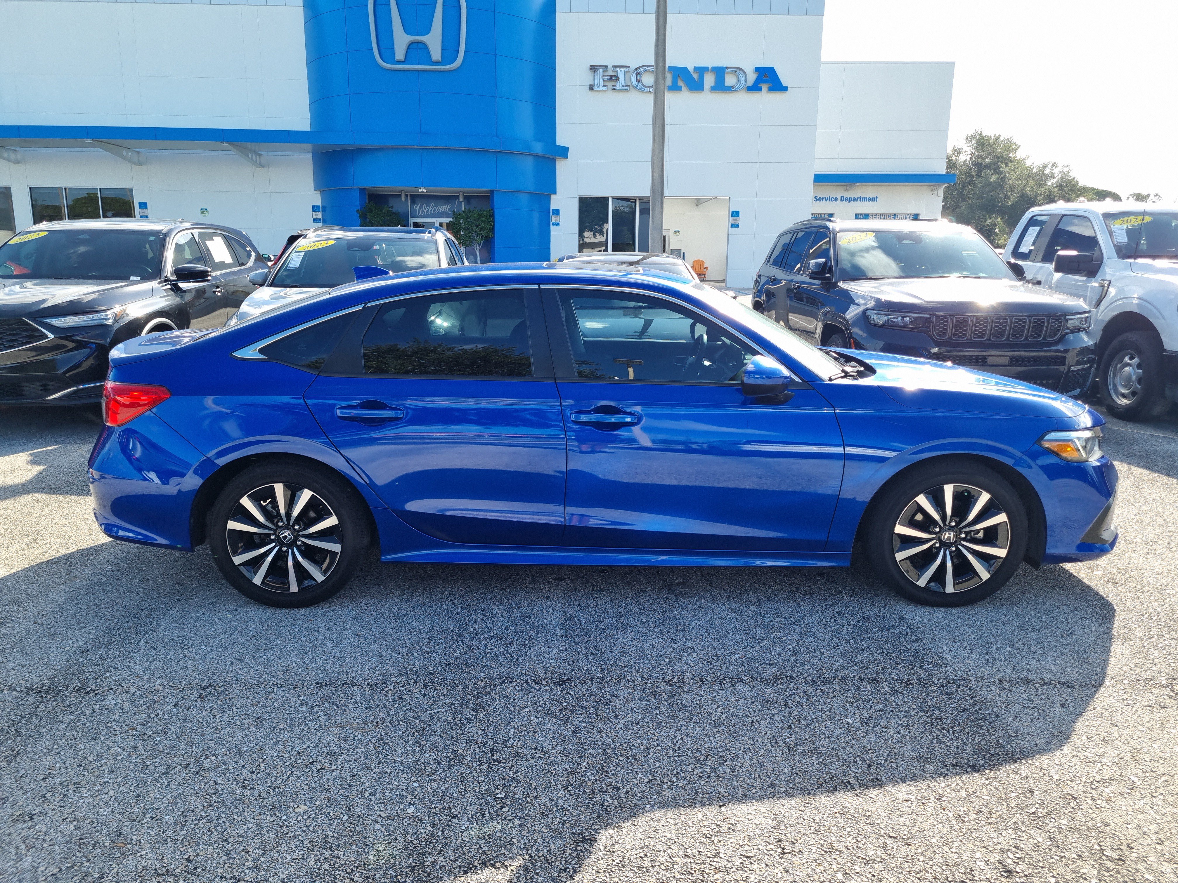 Used 2023 Honda Civic EX image 8