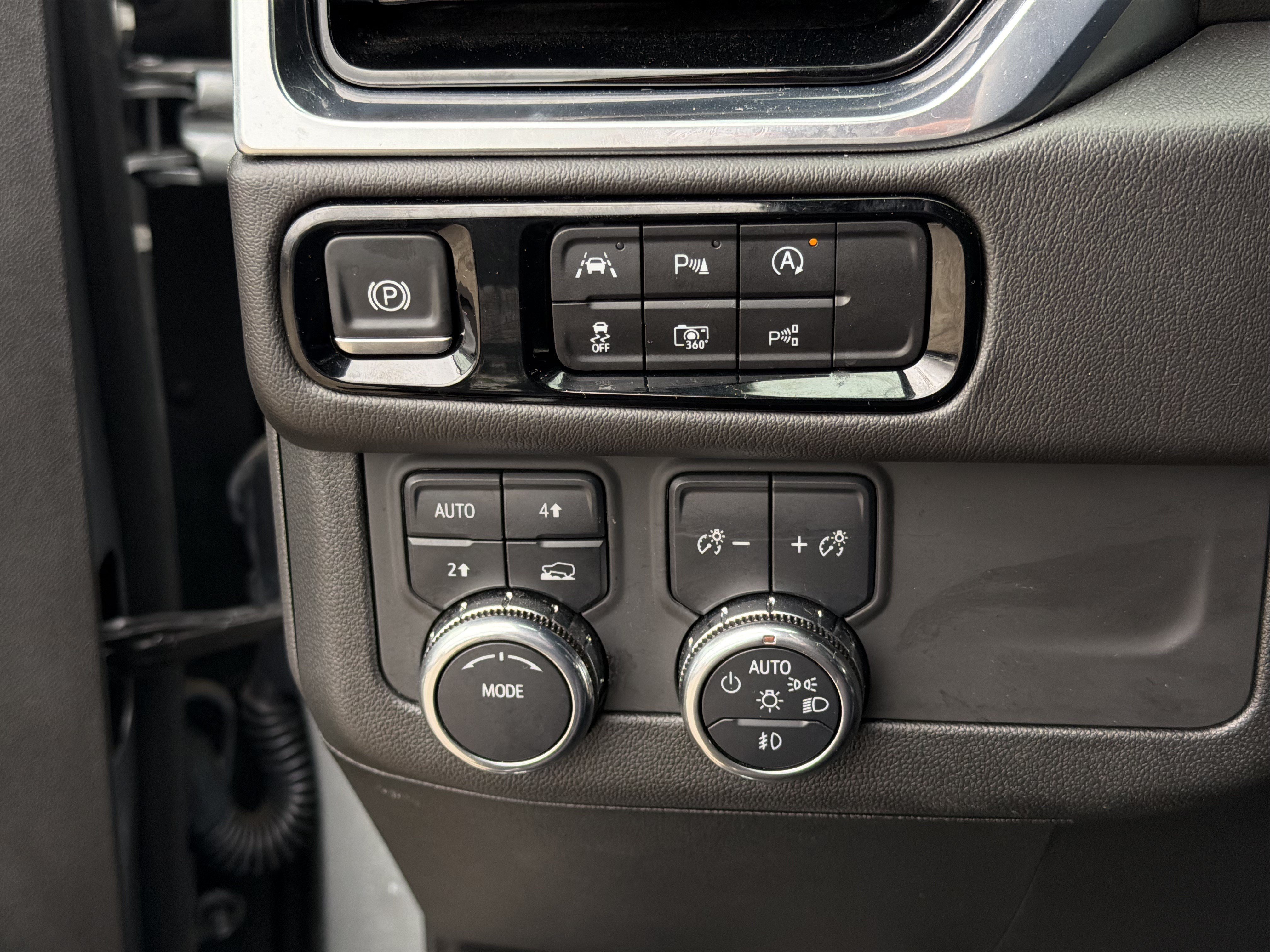 Used 2025 GMC Yukon Denali AWD/4WD image 25