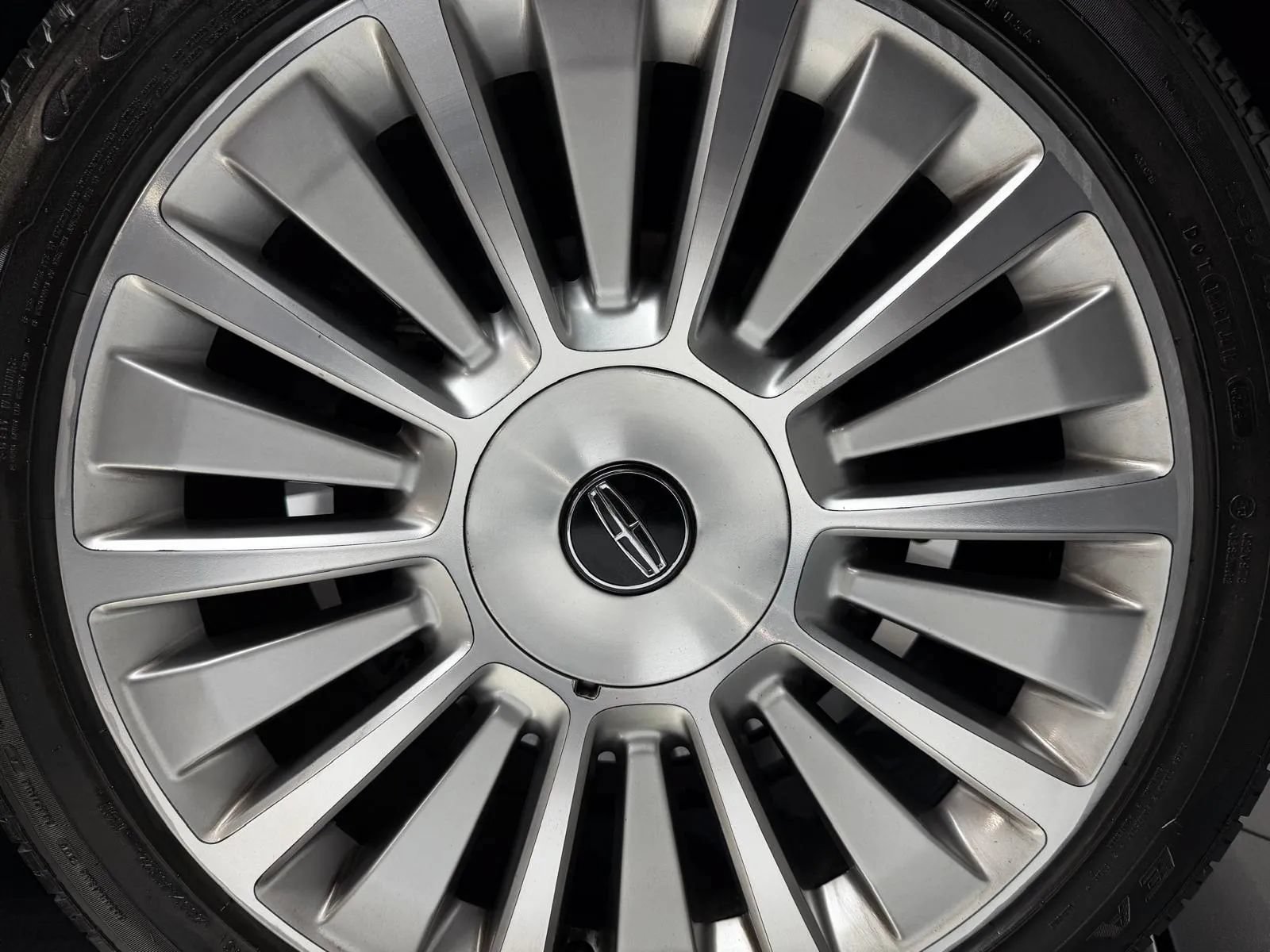 Used 2017 Lincoln Navigator L Select RWD image 10