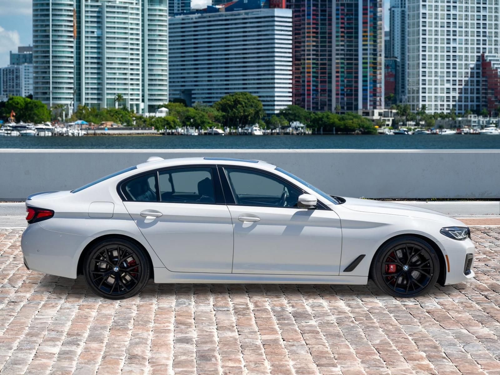 Used 2023 BMW M550i xDrive w/ Dynamic Handling Package AWD/4WD image 4