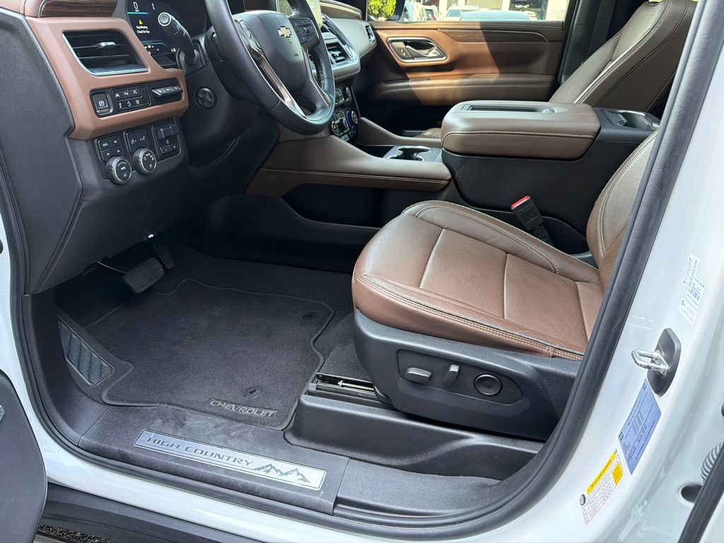 Used 2024 Chevrolet Tahoe High Country AWD/4WD image 9