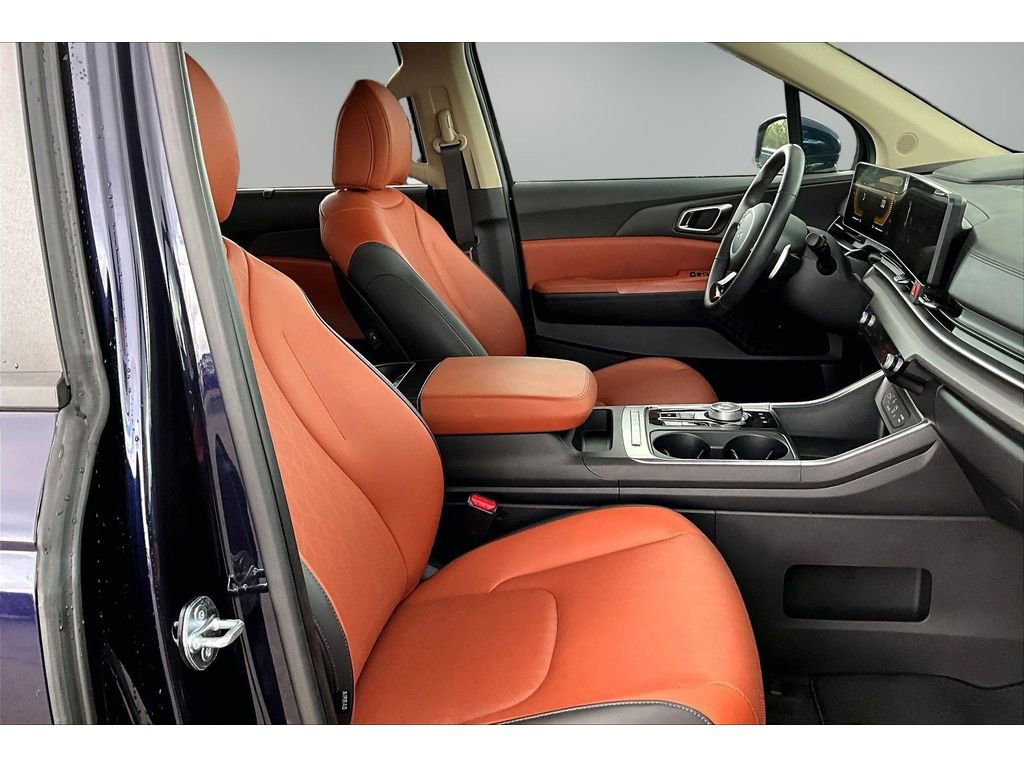 Used 2026 Kia Carnival EX image 28