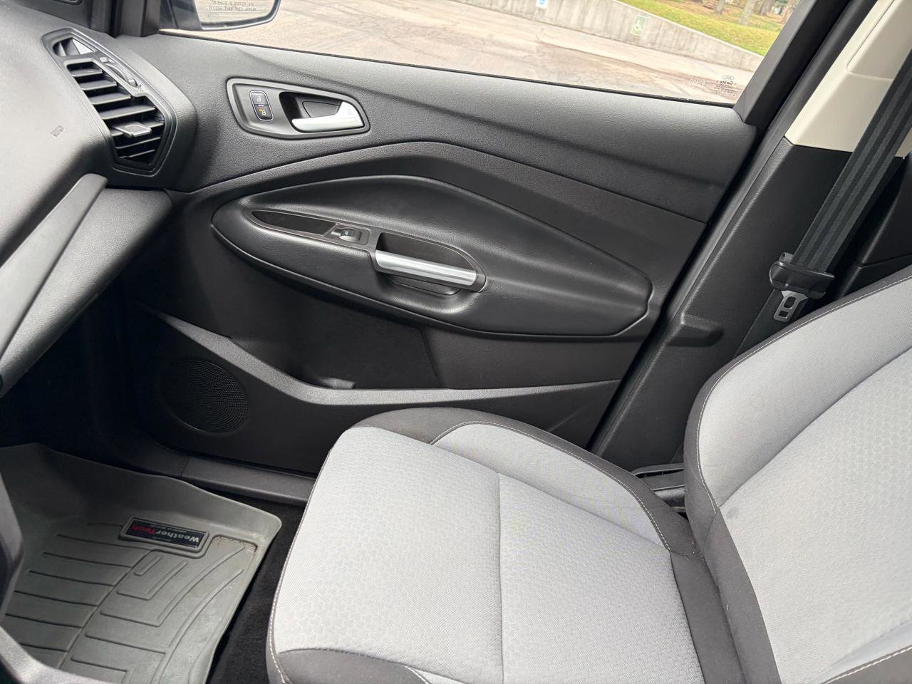 Used 2018 Ford Escape SE w/ SE Sync 3 Package AWD/4WD image 12