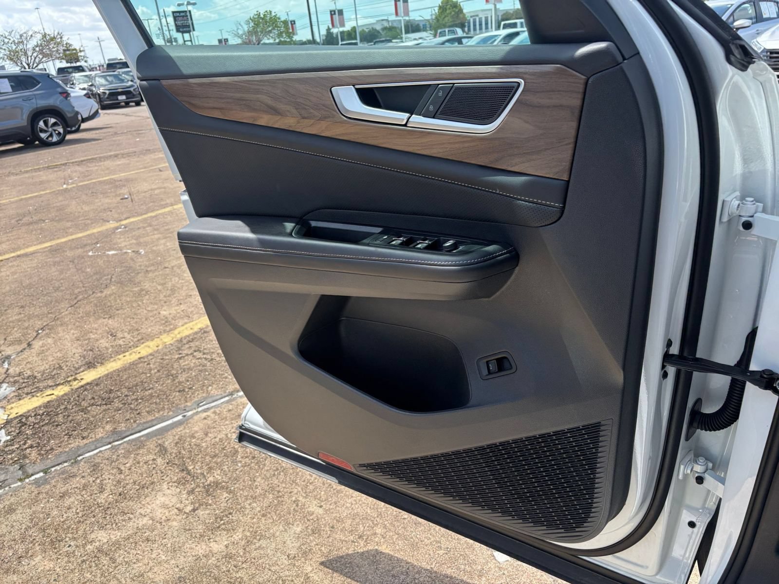Used 2026 Volkswagen Atlas SE FWD image 15
