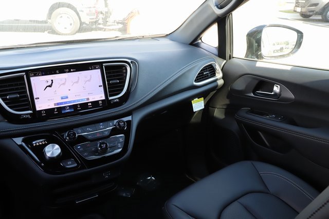 New 2026 Chrysler Pacifica Select image 28