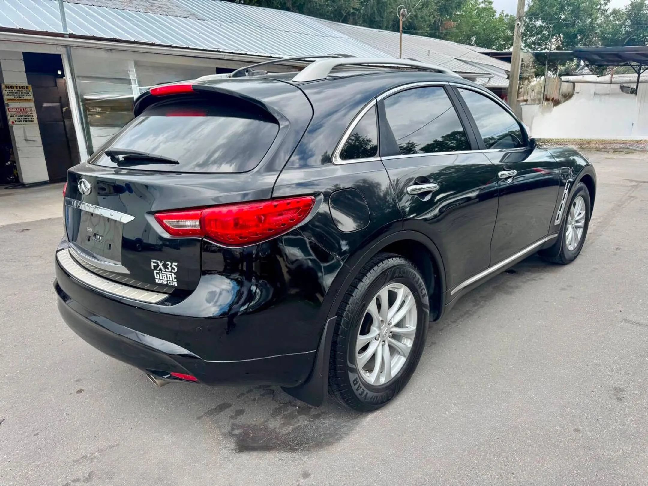 Used 2012 INFINITI FX35 2WD w/ Premium Pkg image 4