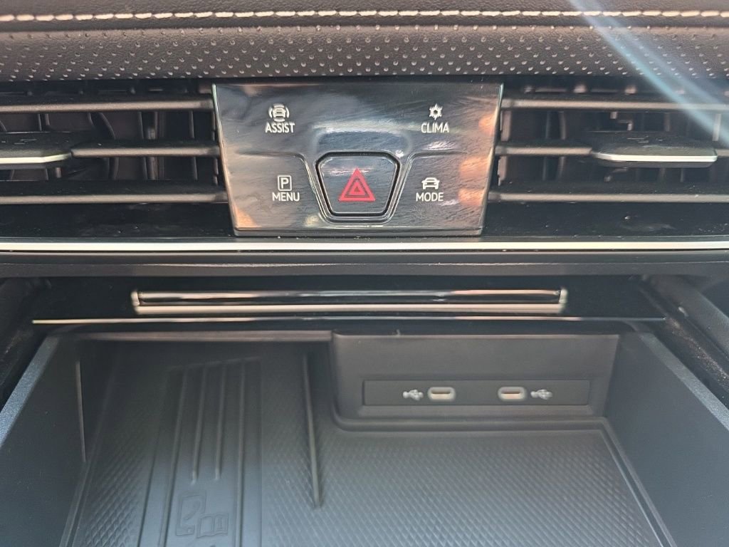 Used 2025 Volkswagen Atlas SE image 29