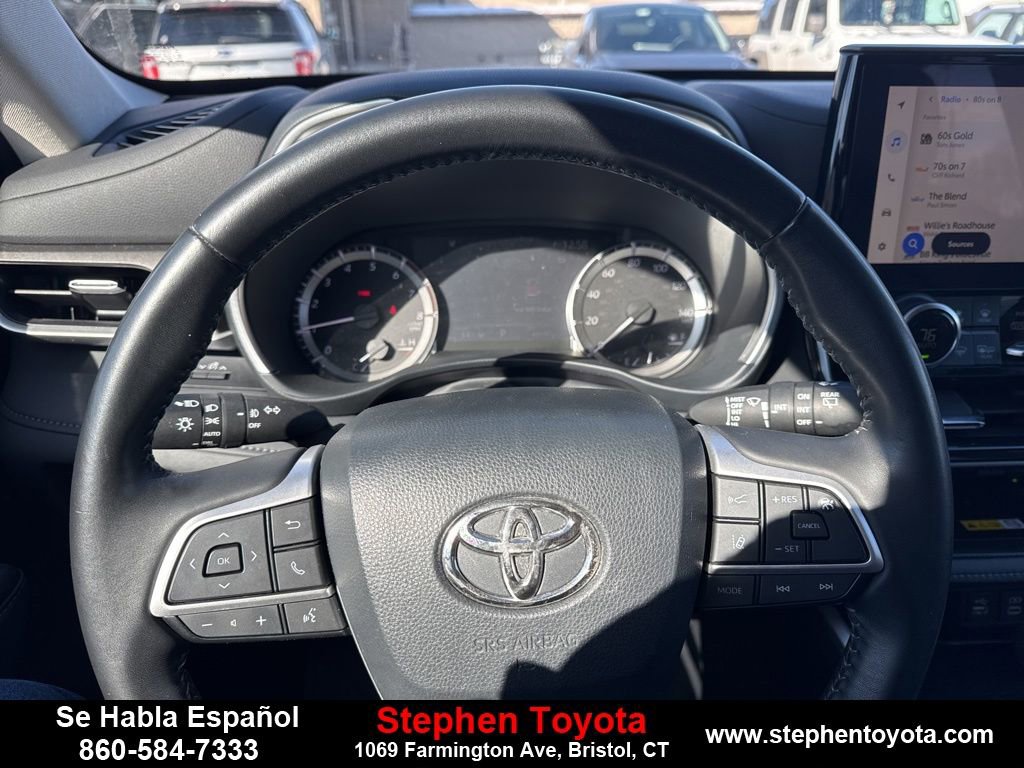 Used 2023 Toyota Highlander XLE AWD/4WD image 17