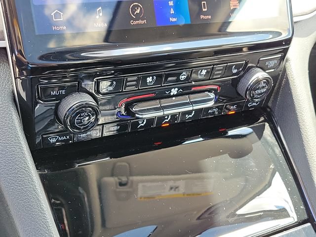 Used 2023 Jeep Grand Cherokee L Limited w/ Luxury Tech Group II AWD/4WD image 17