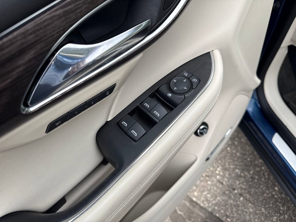 Used 2023 Buick Envision Avenir AWD/4WD image 20