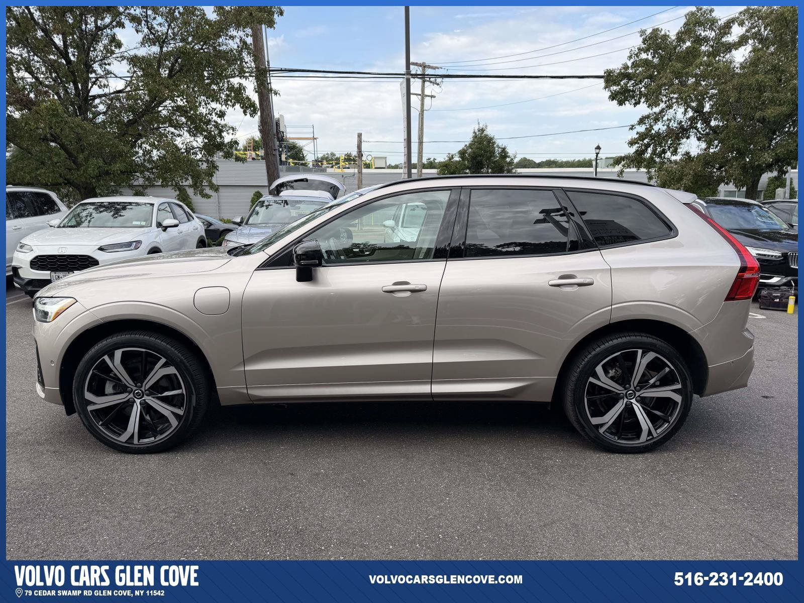 Used 2025 Volvo XC60 T8 Ultra w/ Protection Package Premier AWD/4WD image 6