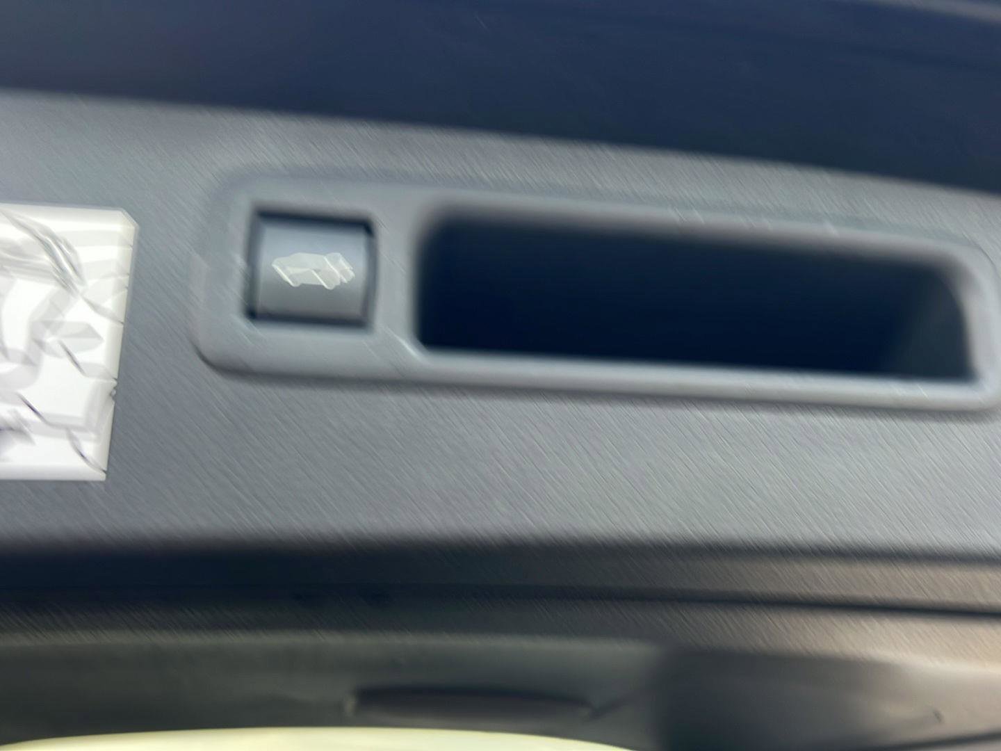 Used 2023 Toyota Highlander Limited image 35