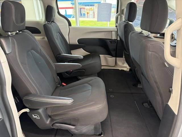 Used 2023 Chrysler Voyager LX FWD image 11
