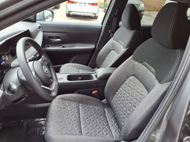 Used 2025 Nissan Kicks SV FWD image 15
