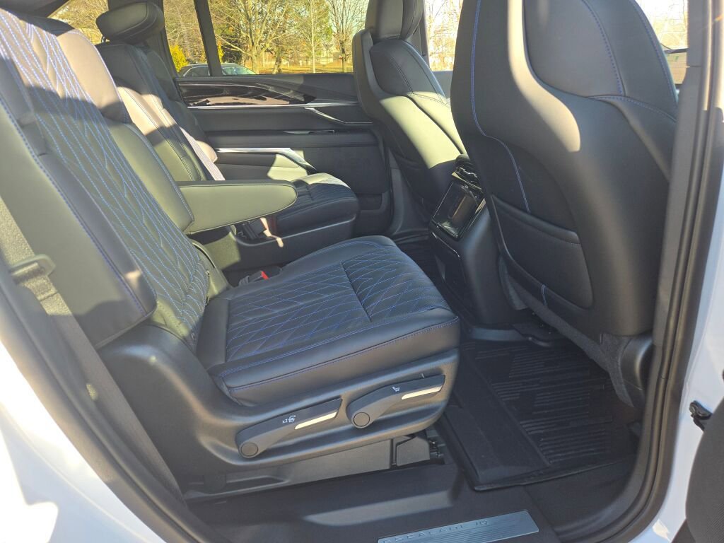 New 2026 Cadillac Escalade IQ Luxury 1 image 10