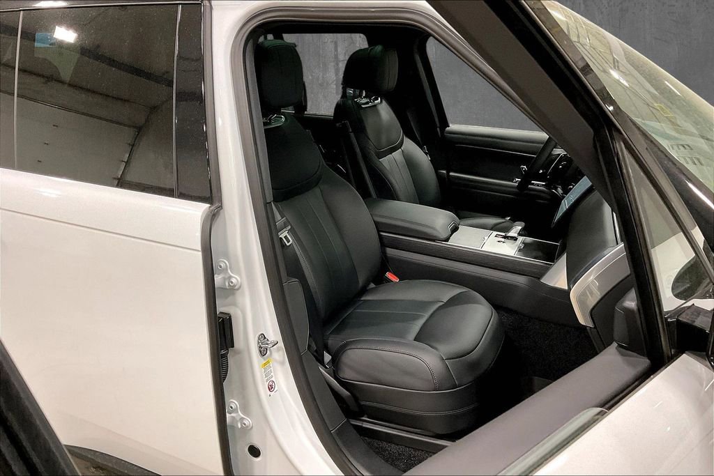 Used 2025 Land Rover Range Rover SE image 29
