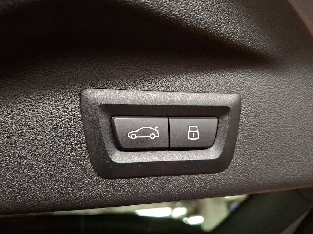 Certified 2024 BMW X7 xDrive40i w/ M Sport Package image 27