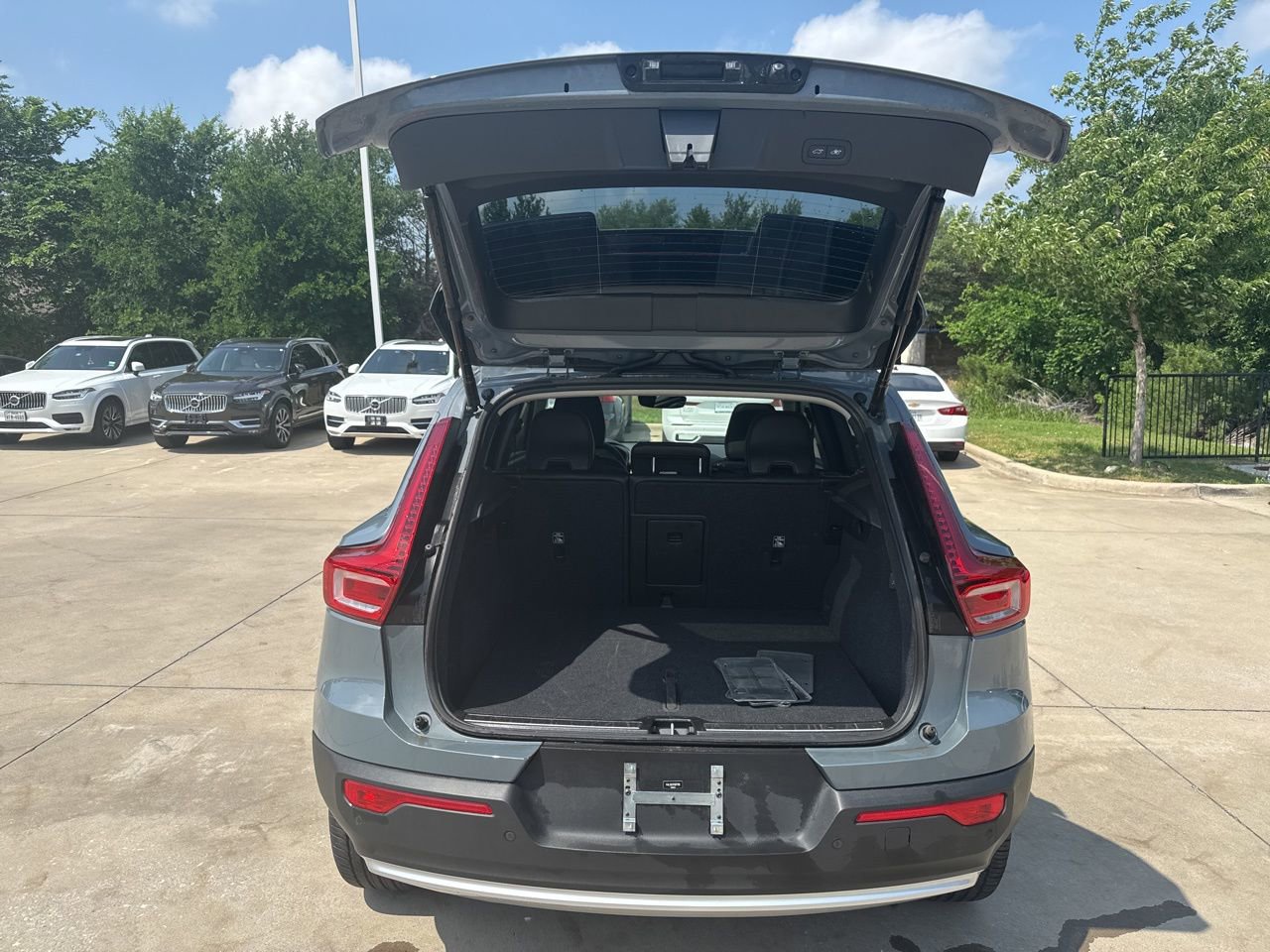 Certified 2023 Volvo XC40 B5 Plus image 7