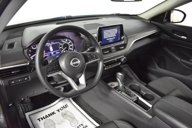 Used 2025 Nissan Altima 2.5 SV FWD image 13