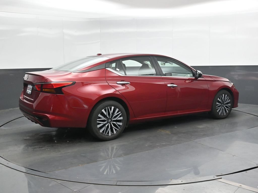 Used 2025 Nissan Altima 2.5 SV FWD image 3