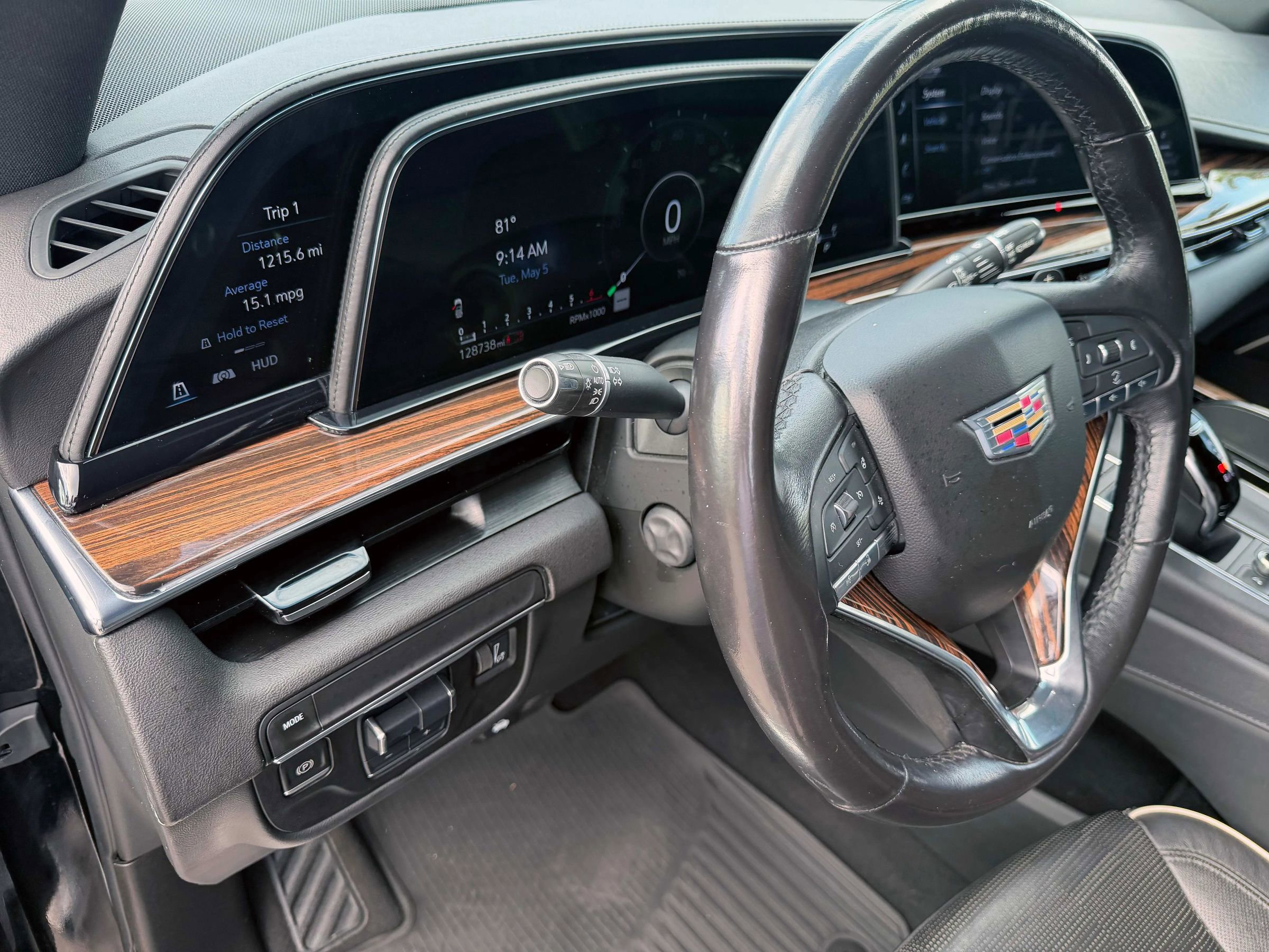 Used 2021 Cadillac Escalade ESV Premium Luxury w/ Performance Package RWD image 29