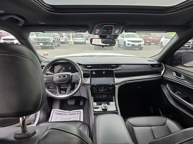 Used 2024 Jeep Grand Cherokee Limited w/ Black Appearance Package AWD/4WD image 8