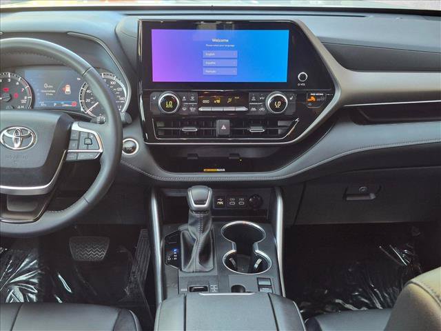 Certified 2024 Toyota Highlander XLE FWD image 14