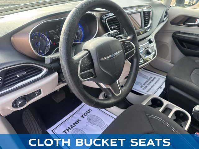 Used 2020 Chrysler Voyager L FWD image 14