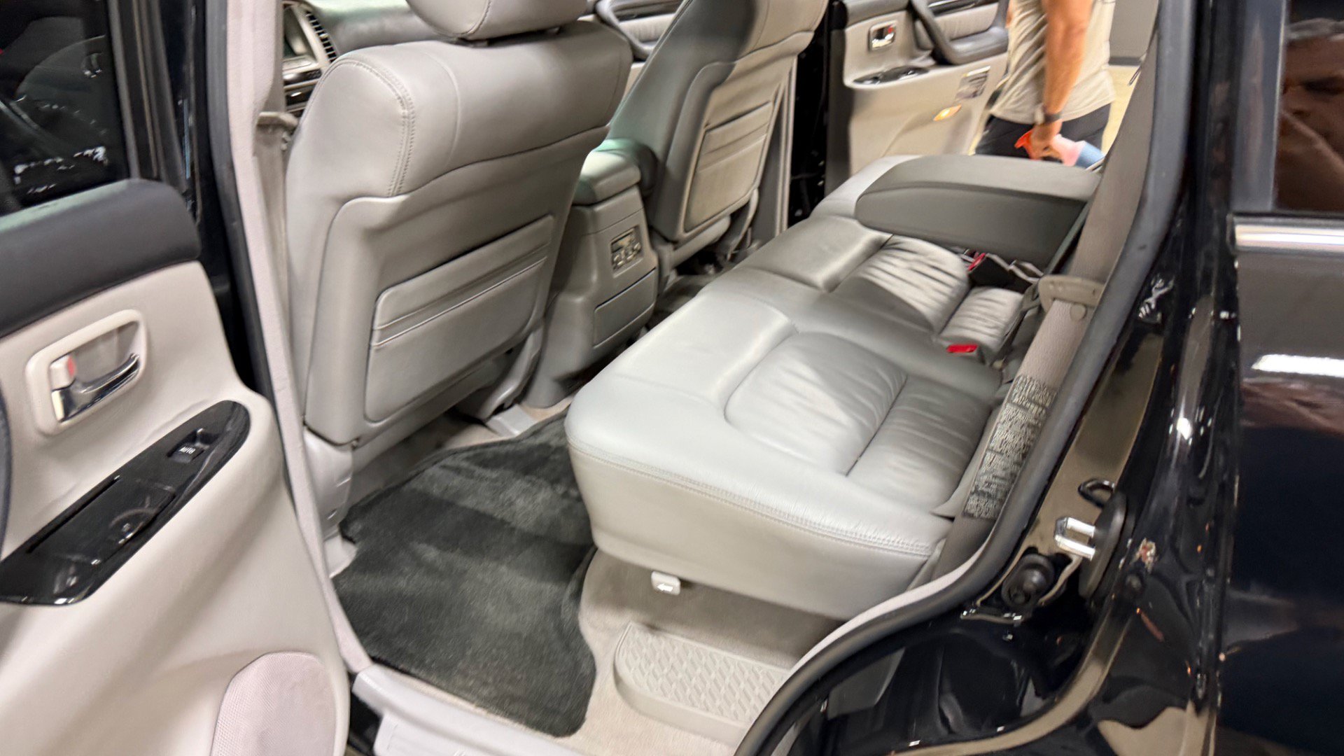 Used 2007 Lexus LX 470 4WD w/ Limited Edition image 36